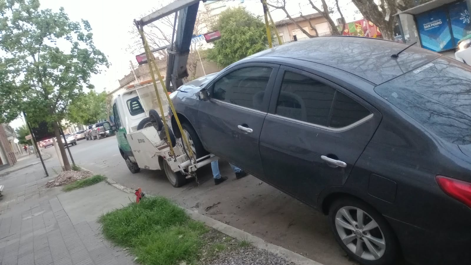 Retuvieron tres motos y retiraron dos autos de la vía pública